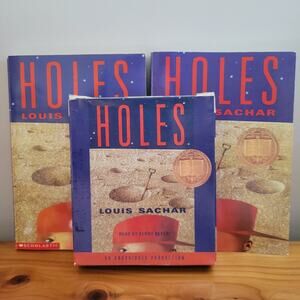 Holes by Louis Sachar Reading Bundle (2 Books + 4-CD Audiobook)